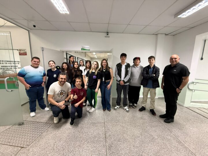 Vereadores mirins visitam Secretaria de Educação