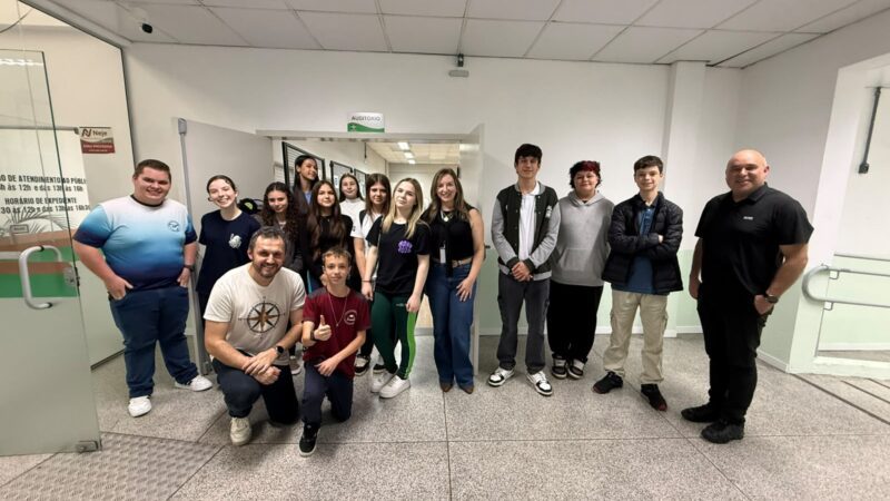 Vereadores mirins visitam Secretaria de Educação