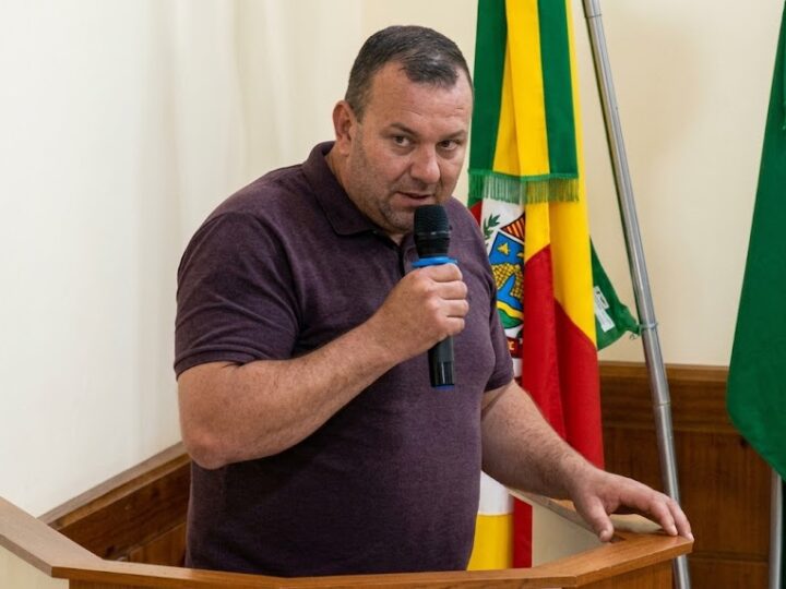 Vereador Jonas cobra reparos urgentes em estradas do interior e melhorias na iluminação pública em Santa Terezinha