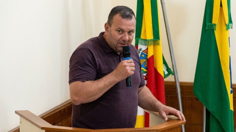 Vereador Jonas cobra reparos urgentes em estradas do interior e melhorias na iluminação pública em Santa Terezinha