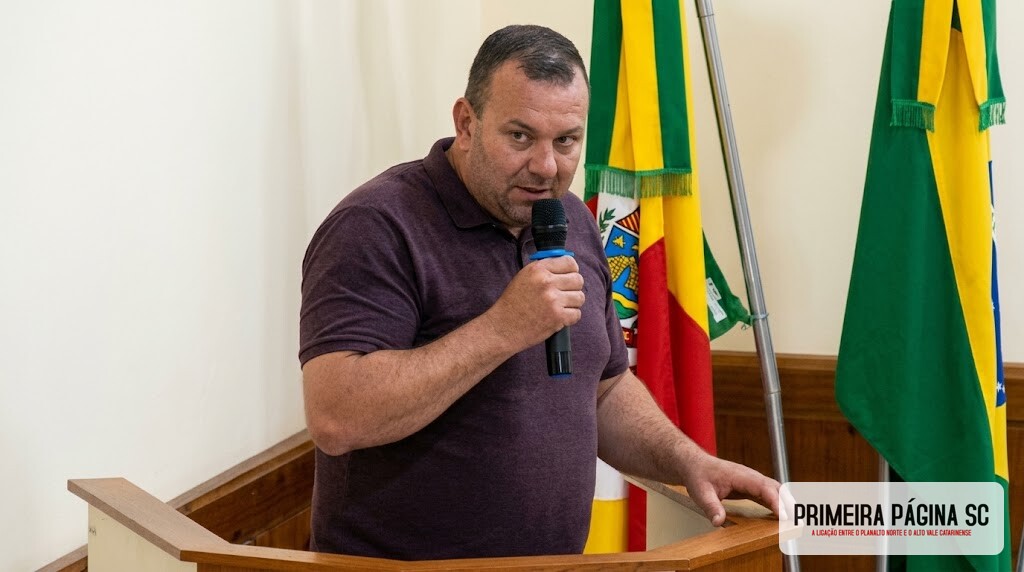 Vereador Jonas cobra reparos urgentes em estradas do interior e melhorias na iluminação pública em Santa Terezinha