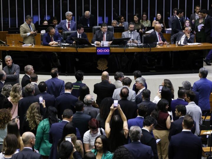 Alcolumbre marca votação da PEC pelo fim da 6×1 para quarta-feira