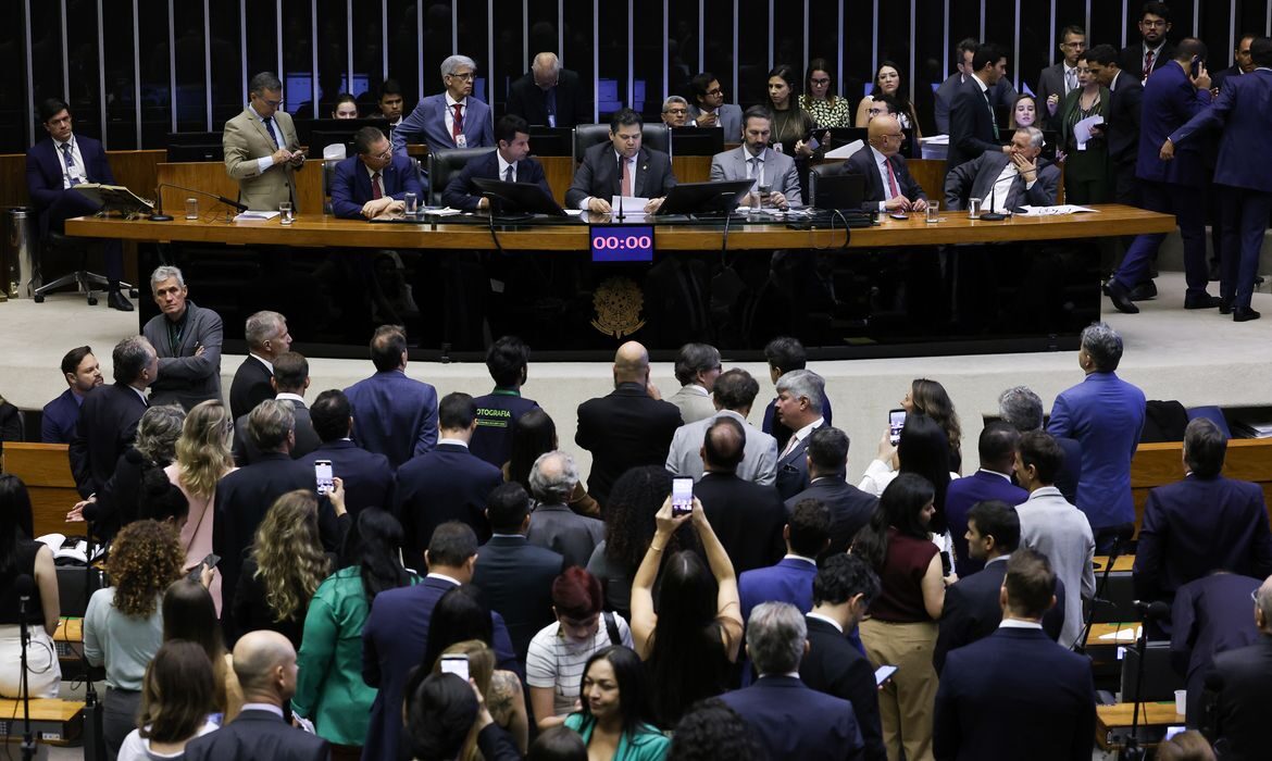 Alcolumbre marca votação da PEC pelo fim da 6×1 para quarta-feira