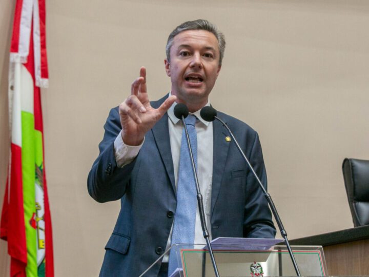 Plenário debate novas regras para compras públicas em Santa Catarina