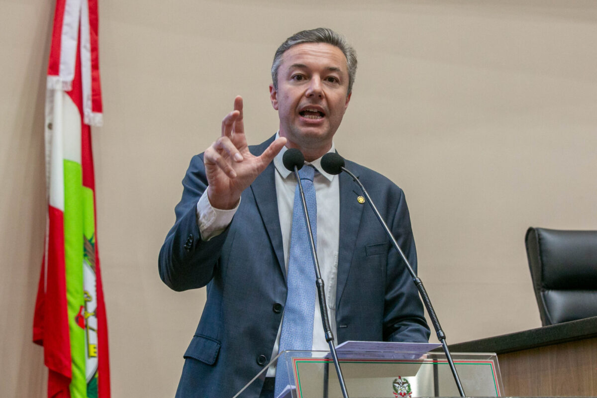 Plenário debate novas regras para compras públicas em Santa Catarina
