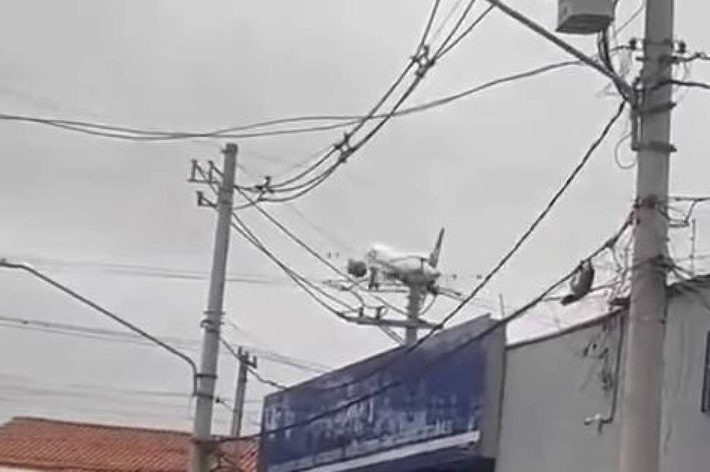 Azul apura decolagem no limite da pista em Congonhas
