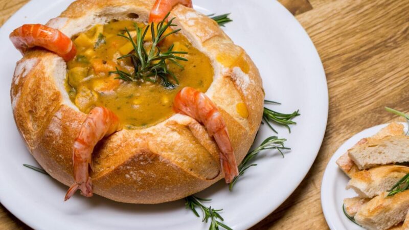 Bobó de camarão no pão italiano: aprenda a receita tradicional