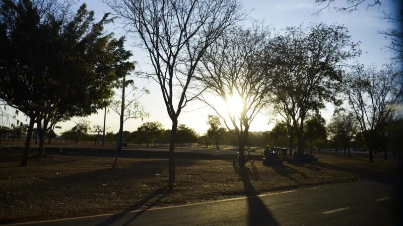 Massa de ar seco e calor extremo atingem o Brasil nesta quarta-feira