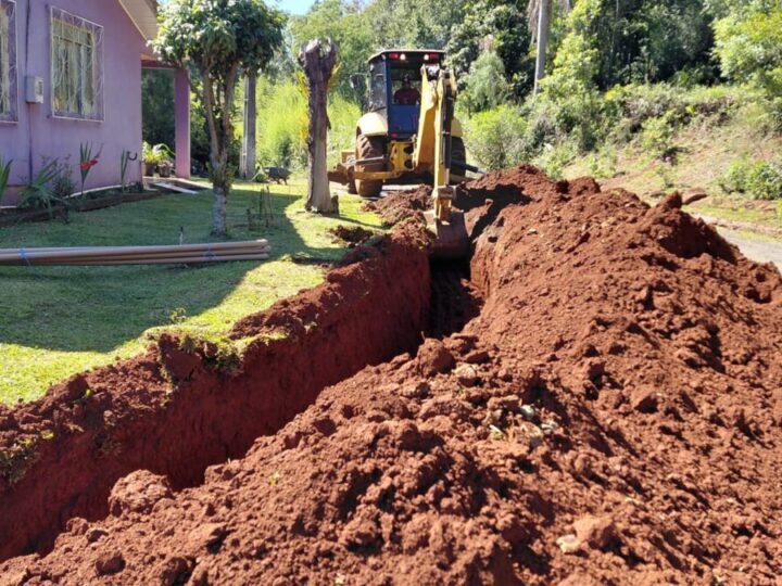 Casan substitui tubulações de água e amplia rede em Vargem Bonita
