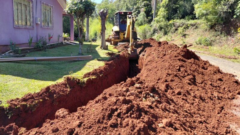 Casan substitui tubulações de água e amplia rede em Vargem Bonita