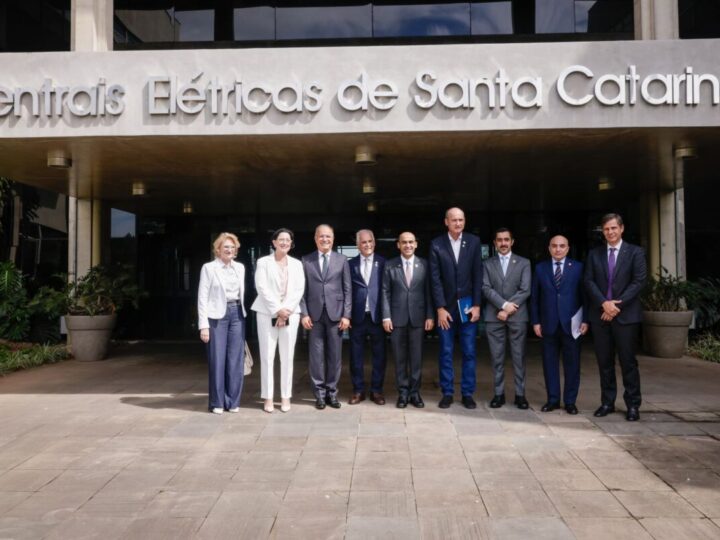 Diplomatas árabes visitam sede da Celesc para parcerias em energia