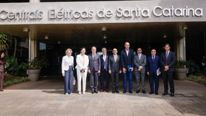 Diplomatas árabes visitam sede da Celesc para parcerias em energia