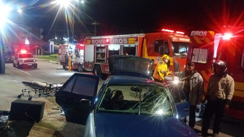 Acidente entre carros deixa dois feridos de madrugada em Rio Negrinho