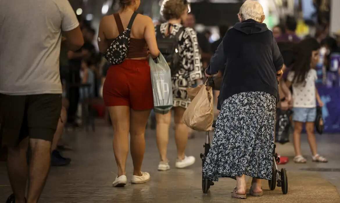 Economistas apontam inviabilidade de corte drástico sem atingir área social