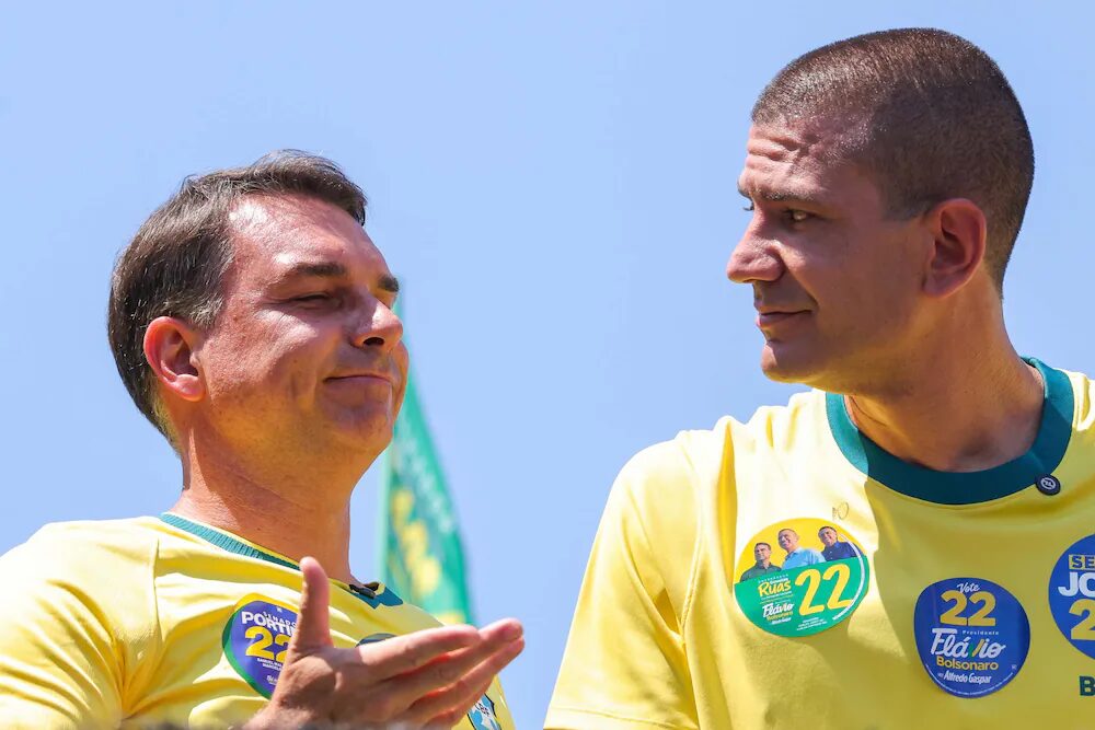 Douglas Ruas tem impacto limitado para Flávio Bolsonaro no RJ, avaliam aliados