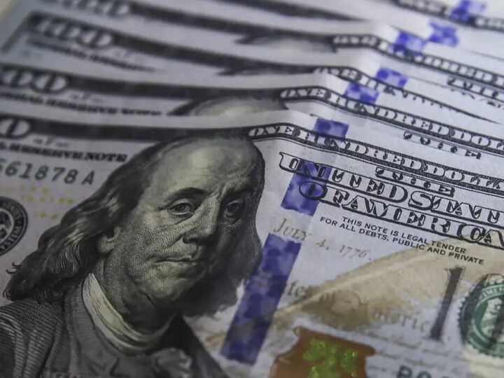 Dólar cai para R$ 5,17 e encerra setembro com leve baixa de 0,15%