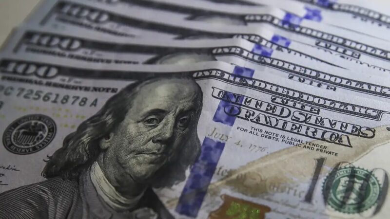 Dólar cai para R$ 5,17 e encerra setembro com leve baixa de 0,15%