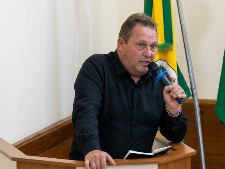 Evaldo Bauer cobra explicações sobre frota sucateada e sugere “estágio” a secretário de Obras em municípios vizinhos