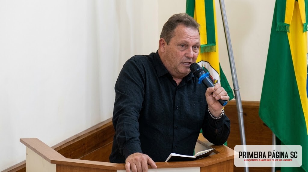Evaldo Bauer cobra explicações sobre frota sucateada e sugere “estágio” a secretário de Obras em municípios vizinhos