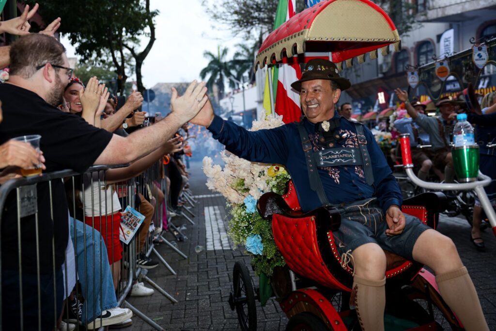 Governador participa da Oktoberfest Blumenau e reforça tradição