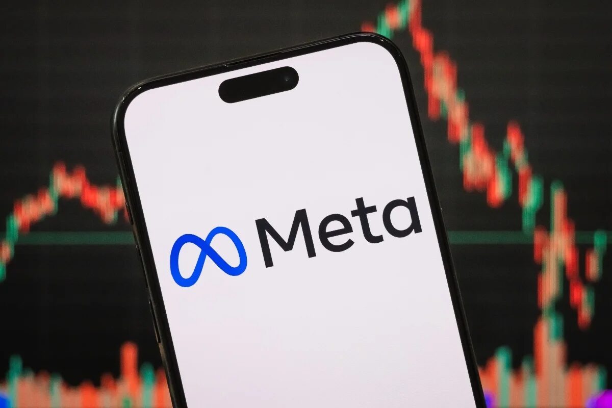 Tse cobra Meta e X por suspeita de favorecimento a Flávio Bolsonaro