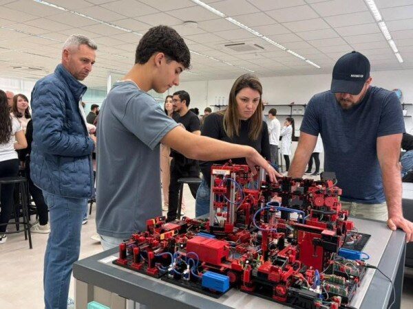 Escolas do SESI em Santa Catarina promovem Mostra STEAM com projetos inovadores