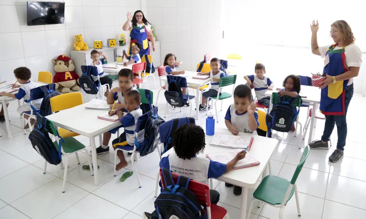 Escolha de livros do PNLD para a educação infantil começa hoje