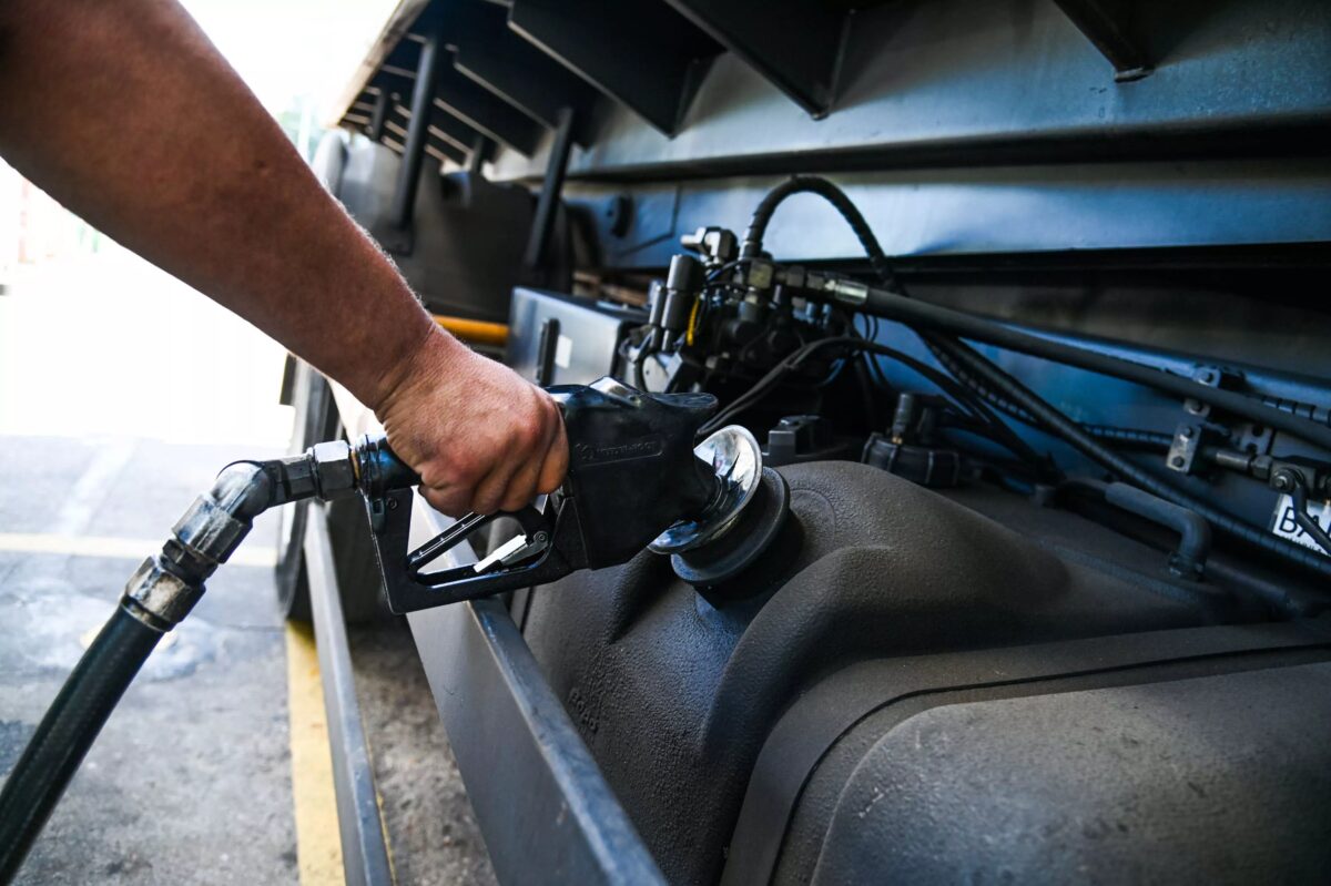 Guerra afeta oferta de diesel e preocupa agricultores no RS