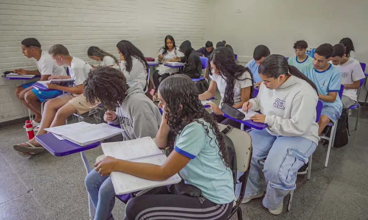 Expectativas de alunos para 2027 focam em melhorias no ensino