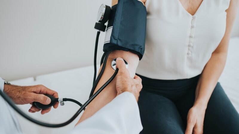 Pressão alta atinge 37% dos adultos e maioria desconhece o quadro