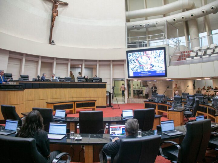Deputados debatem fiscalização de obras, reformas e democracia na Alesc