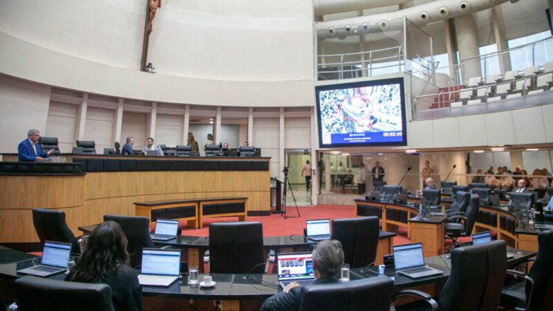 Deputados debatem fiscalização de obras, reformas e democracia na Alesc