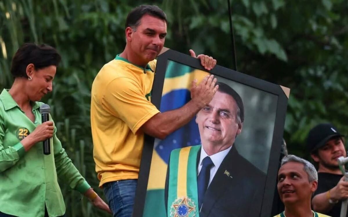 Flávio Bolsonaro pode voltar a visitar o pai após parecer favorável da PGR