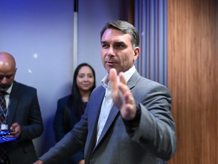 Flávio defende fim da reeleição e diz que regra deve valer para ele
