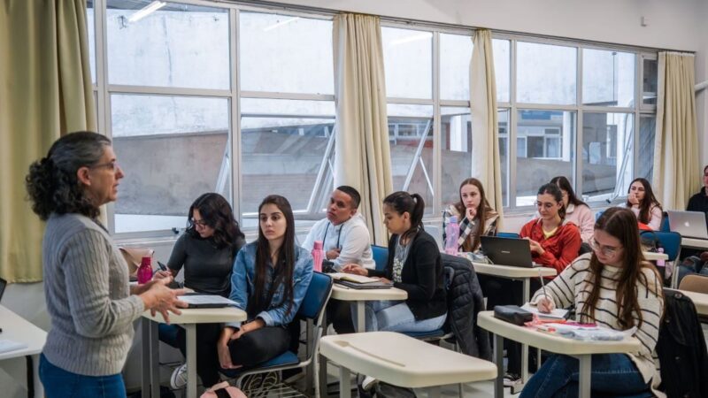 Governo de SC abre prazos para renovação de bolsas de estudo em 2027