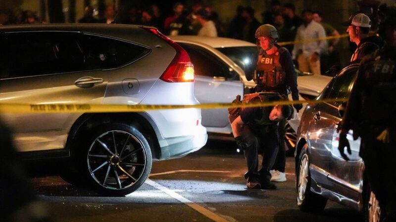 Homem é baleado pelo ICE dentro de carro em Nova York
