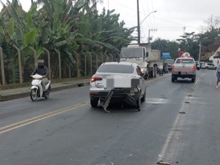 Tragédia em Blumenau: pedestre morre atropelado por carro e caminhão