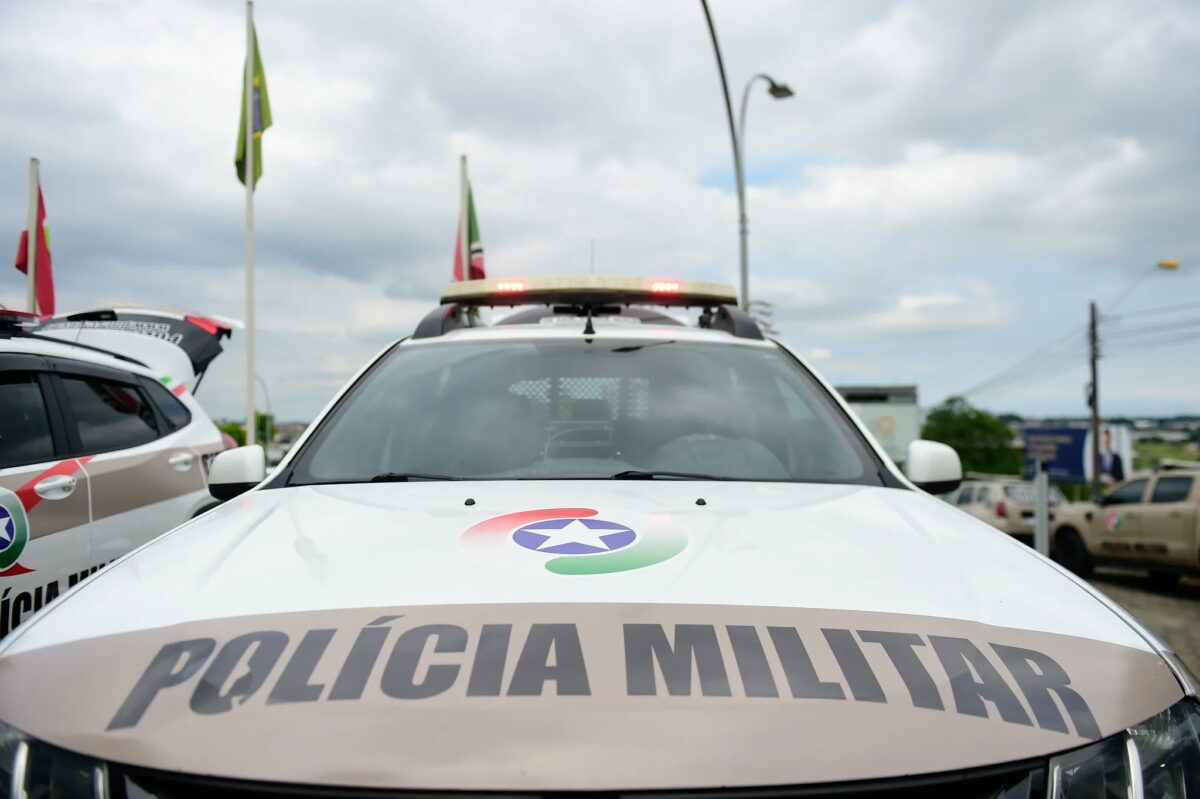 Suspeito de furto de carro morre em confronto com a PM após perseguição em SC