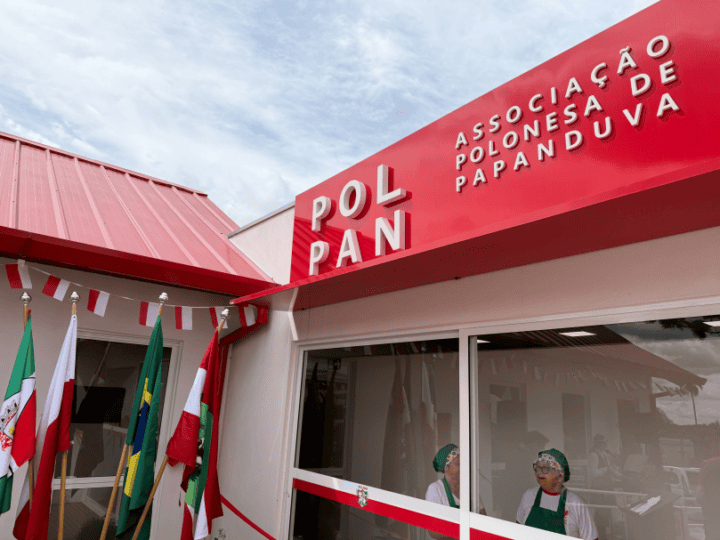 Papanduva inaugura Centro Polonês de Educação e Cultura para preservar tradições e fortalecer a identidade cultural.