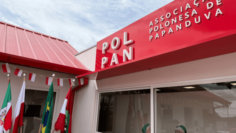 Papanduva inaugura Centro Polonês de Educação e Cultura para preservar tradições e fortalecer a identidade cultural.