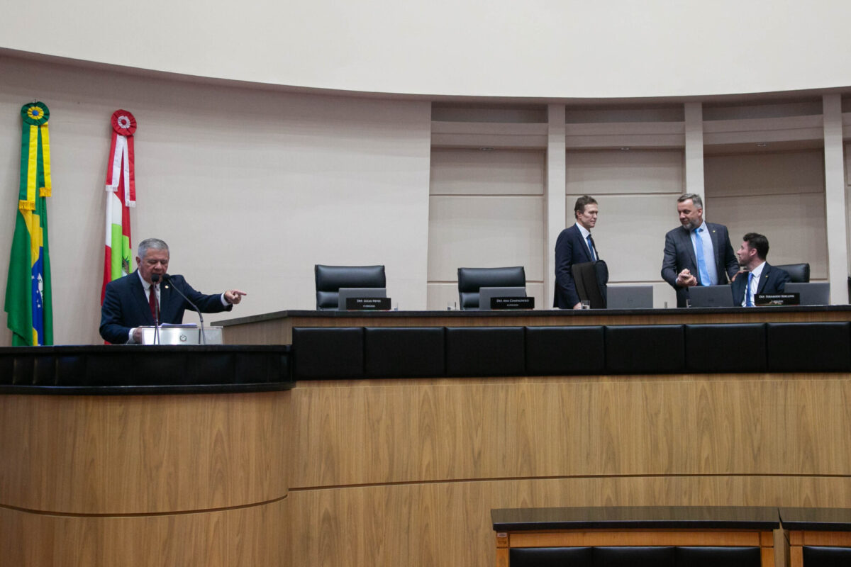 Sessão plenária debate impasses na BR-280, educação e segurança
