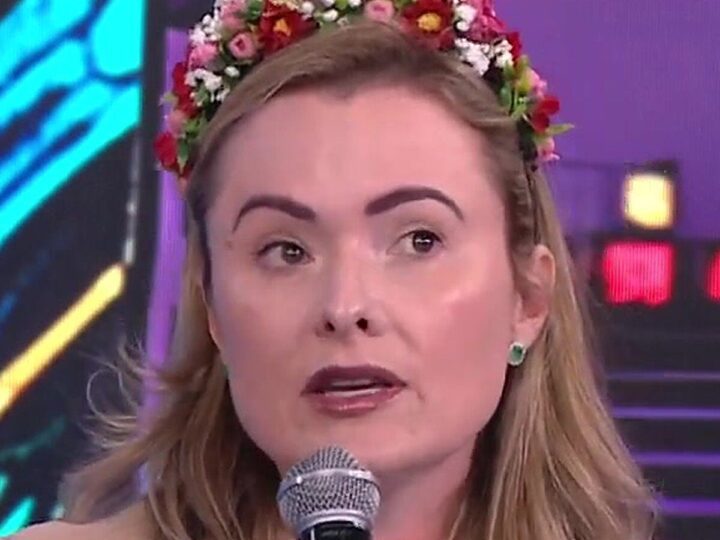 Júlia zanatta relata que queimaram boneco dela em florianópolis