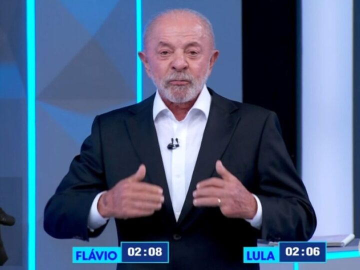 Salário mínimo estaria em R$ 900 sem o PT, afirma Lula em debate
