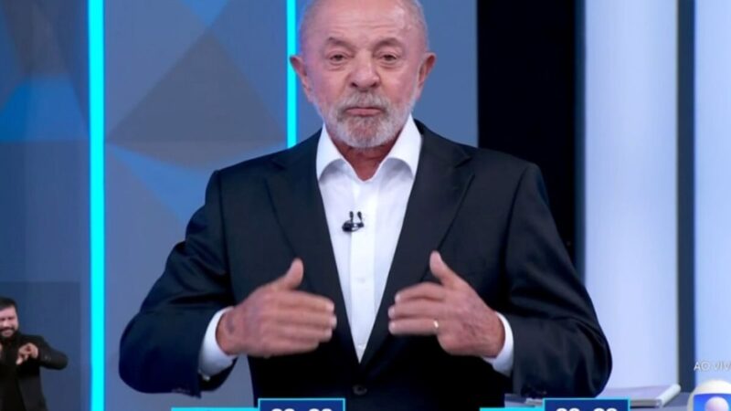 Salário mínimo estaria em R$ 900 sem o PT, afirma Lula em debate