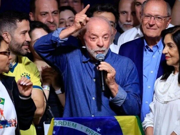 Lula promete novo estilo de governo e foco em tecnologia