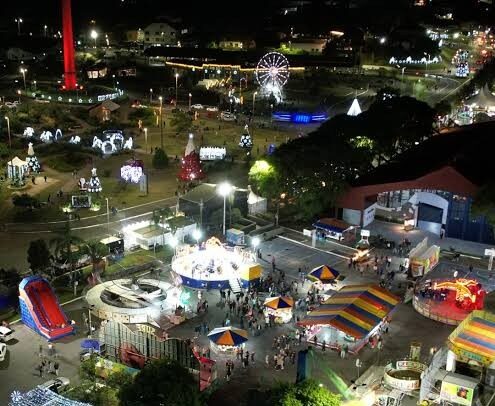 Rio Negrinho abre programação do Natal Encantado com chegada do Papai Noel
