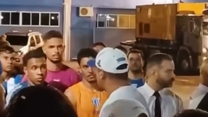 Mancha Azul cerca jogadores e presidente do Avaí em Florianópolis e dispara: “Uma série C, parabéns”