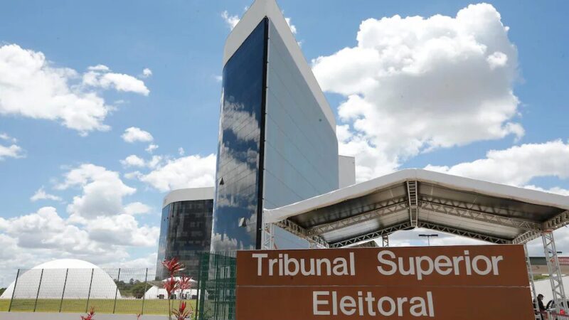 TSE decide manter remoção de fake news contra Flávio Bolsonaro