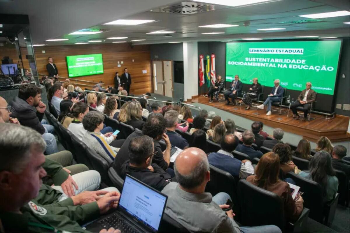 Educação e clima pautam debate sobre futuro do ensino em SC