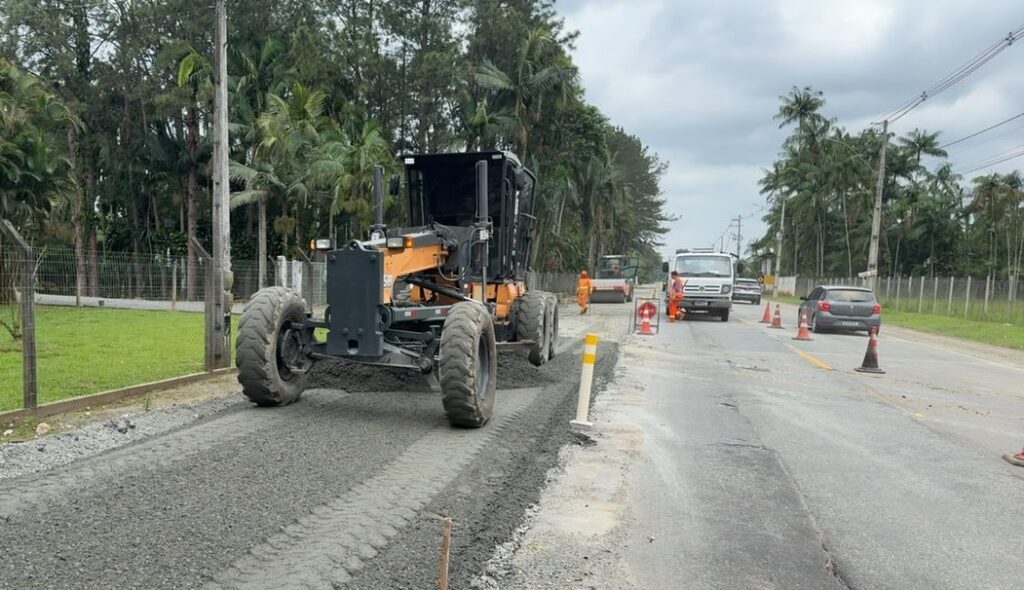 Serra Dona Francisca tem reta final em obras na SC-418